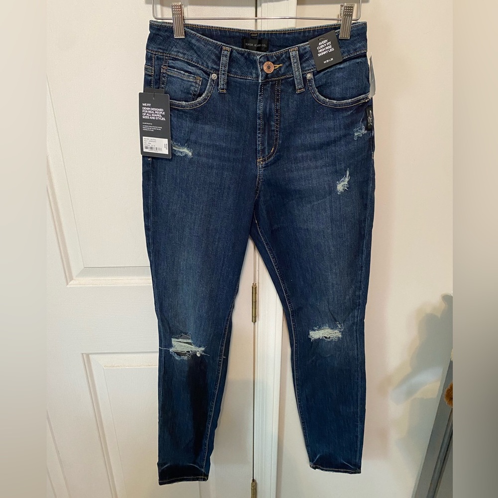 Silver Avery skinny indigo distressed jeans  29 x 29. New with tags